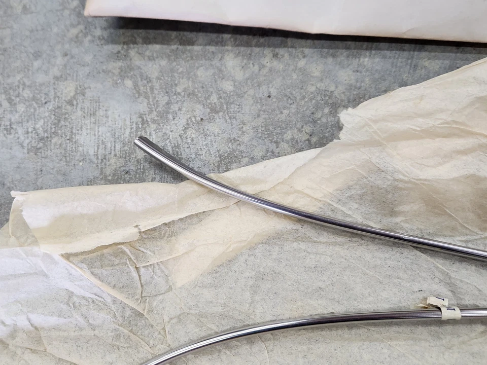 Nuevo de Lote Original Ford Thunderbird 1962 Borde de Puerta Guardabarros C2SZ-6320910-A Lote de (2) Foto 4 de 4