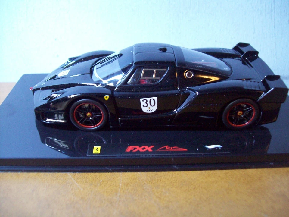 Hot Wheels N5591 Ferrari Fxx #30 Michael Schumacher em escala 1/43 - Imagem 4 de 4