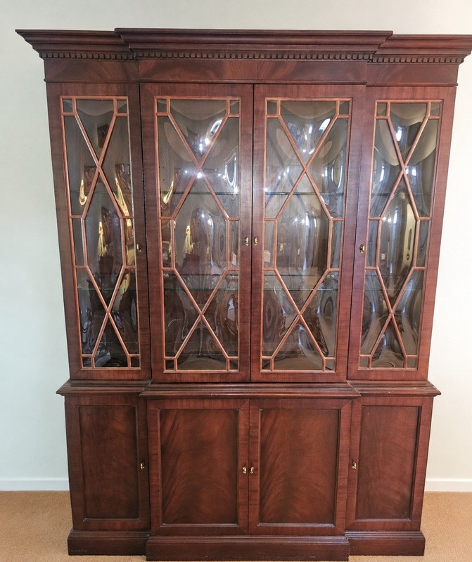 Ethan Allen Brown Wood & Glass China Cabinet, 8 Glass Doors, 1 Drawer.