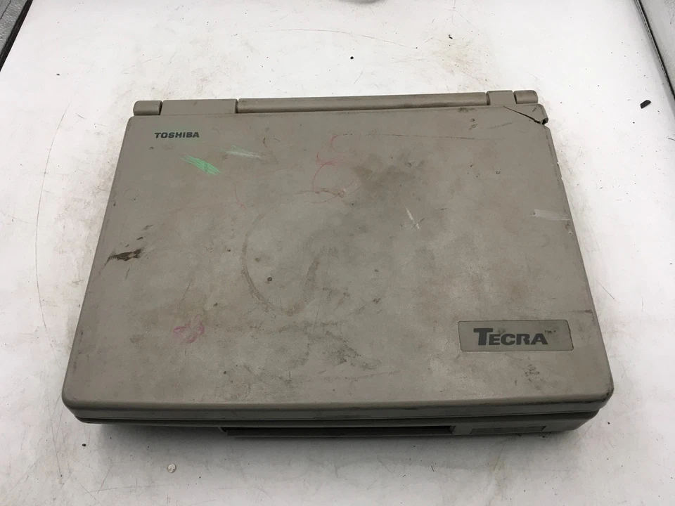 TOSHIBA TECRA 720CDT - VINTAGE - FOR PARTS - INTEL PENTIUM - 16MB RAM - READ -BB - Image 4 of 4