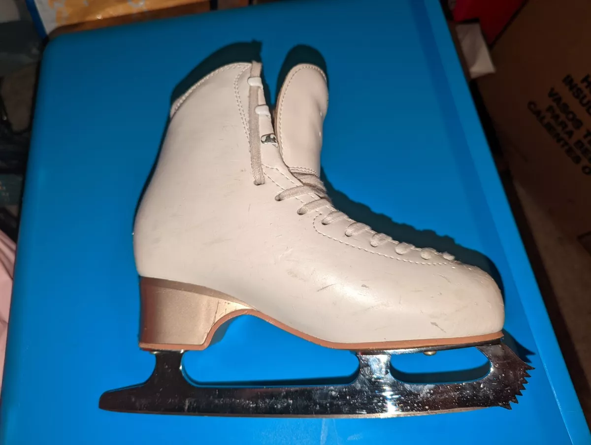 Adea Figure skates Overture 240C Orig Purchase 3 3 22. Box Certificate
