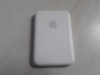 Apple MagSafe Battery Pack A2384 White Magnetic Wireless Charging Charger
