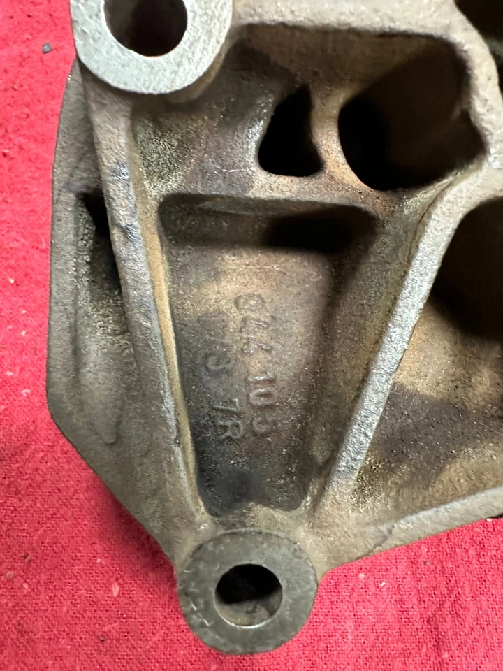 1987 porsche 944 tensioner pulley bracket - Image 3 of 4