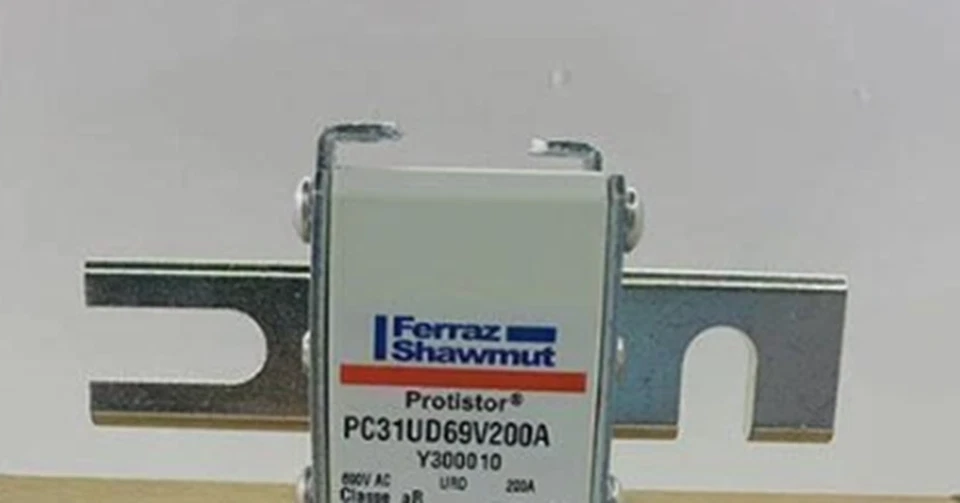 One Brand New FERRAZ SHAWMUT PC31UD69V200A Fuse Y300010 690VAC 200A - Image 2 of 4
