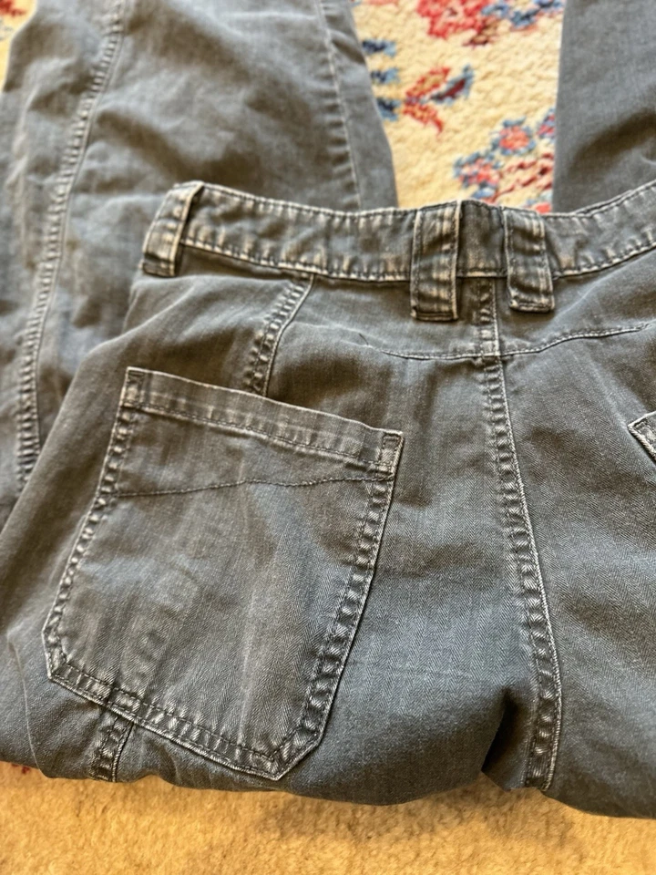 BDG Urban Outfitters Elise 低腰褪色黑色桶裤 2 码 — 第 4/4 张图片