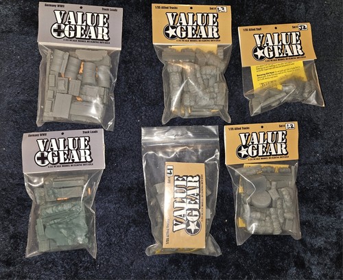 NOS LOT OF (11) 1/35 USA WWII - Value Geat ACCESSORIES