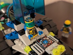 Vintage (1995) LEGO Space Unitron set 1787 Crater Cruiser - RARE