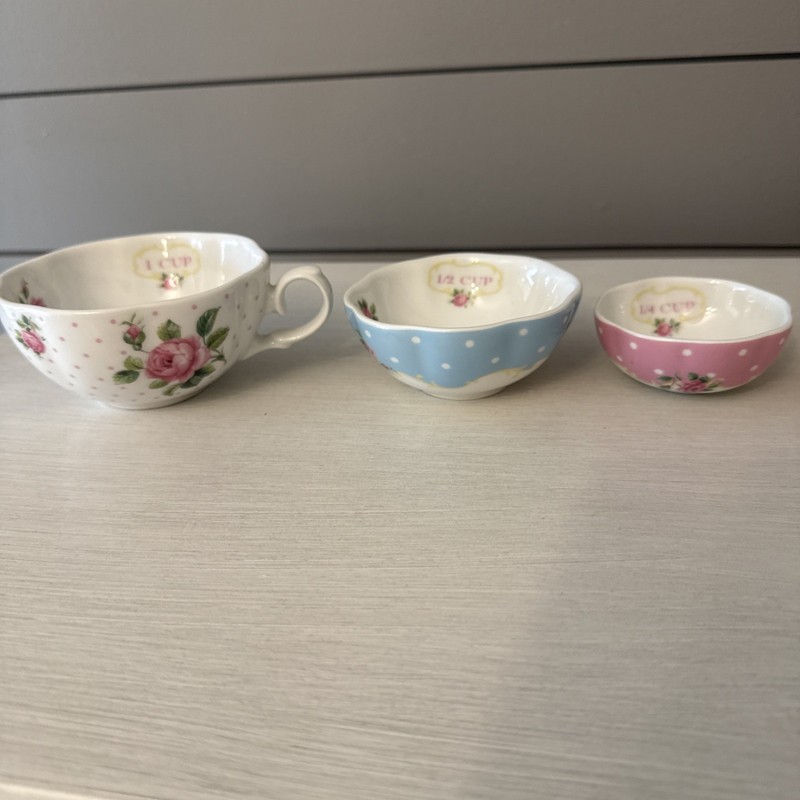 Royal Albert Baking Bliss / New Country Roses Ceramic  Measuring Cup Set  -