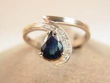 Schöner Saphirtropfen Diamant Ring 585 Weißgold mit 6 kleinen Diamanten