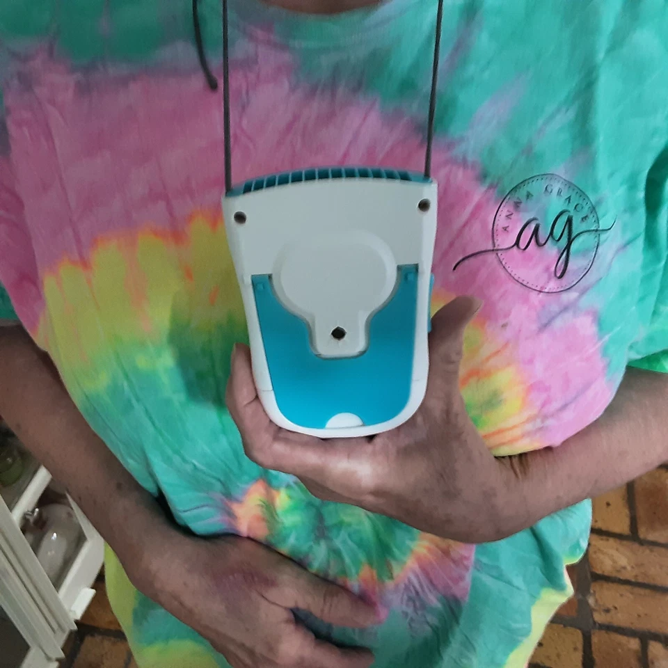 Ventilador de collar personal a pilas Foto 2 de 4