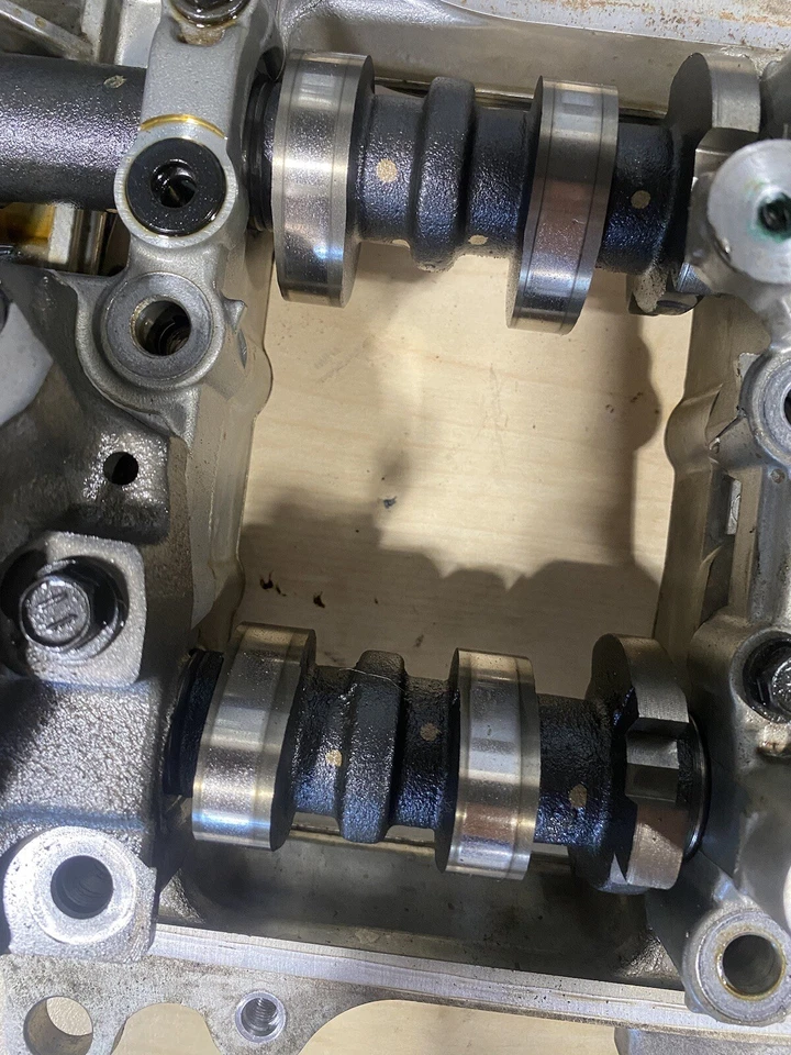 AG73 2016-2019 Toyota Tacoma Lexus RX350 Camshaft HOUSING PLATE ASSEMBLY RIGHT Foto 4 de 4