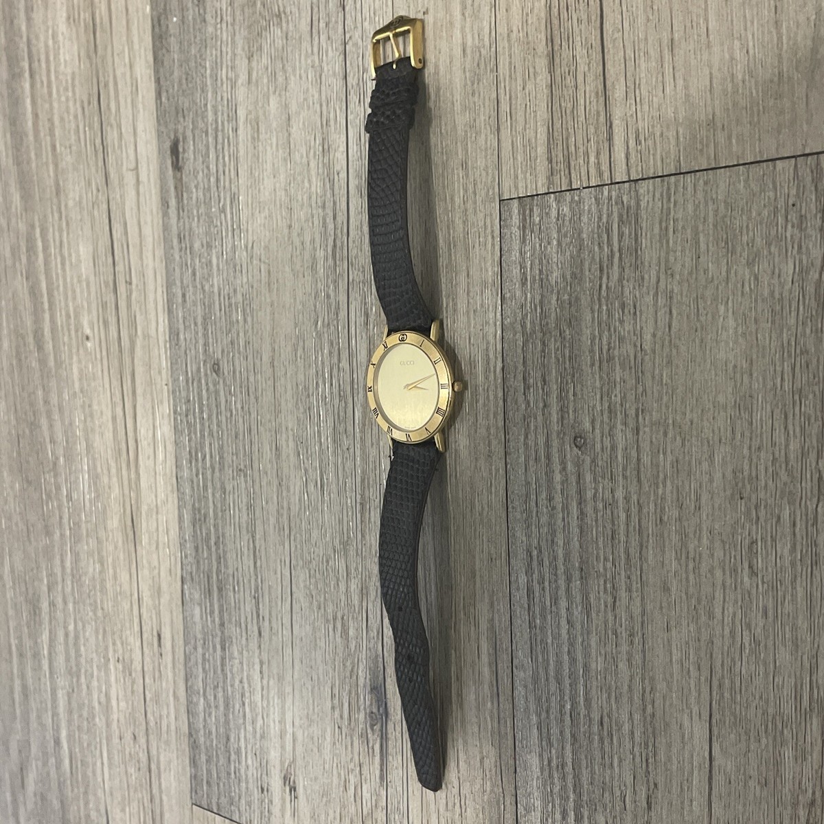 GUCCI 3000.2 M 腕時計 クォーツ ウォッチ レザーベルト GUCCI（グッチ） 腕時計 3000.2.M クオーツ ゴールド文字盤 ステンレス