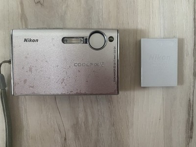Nikon Coolpix S5 6.0 Digital Camera Silver Not Tested, Battery Included
