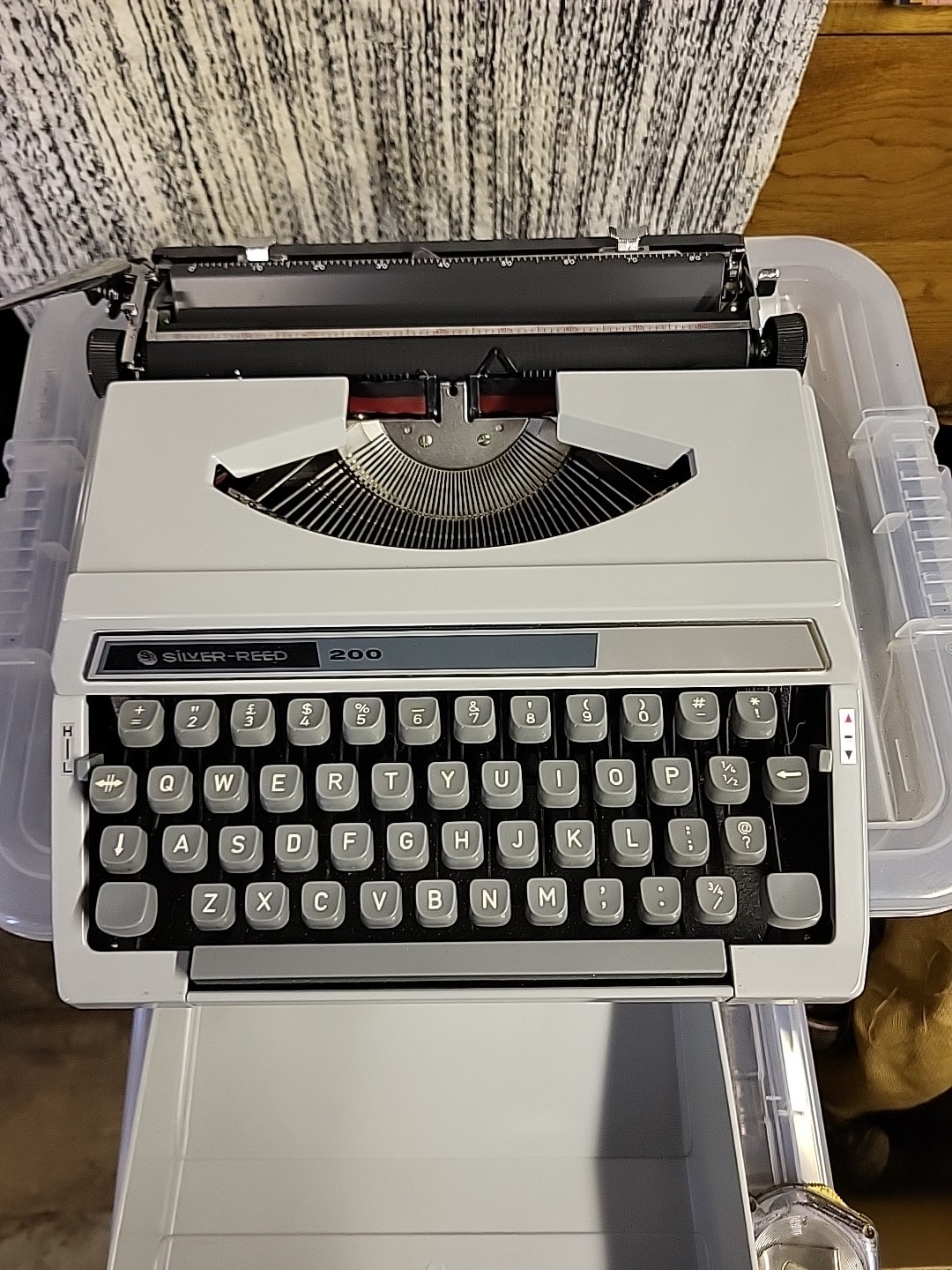 Portable Silver Reed 200 Typewriter with Hard Case Made In Japan