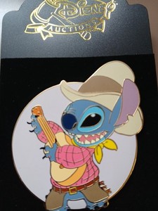 DISNEY AUCTIONS PIN LE DA STITCH DRESSED AS A COWBOY PLAYING GUITAR HAT LILO
