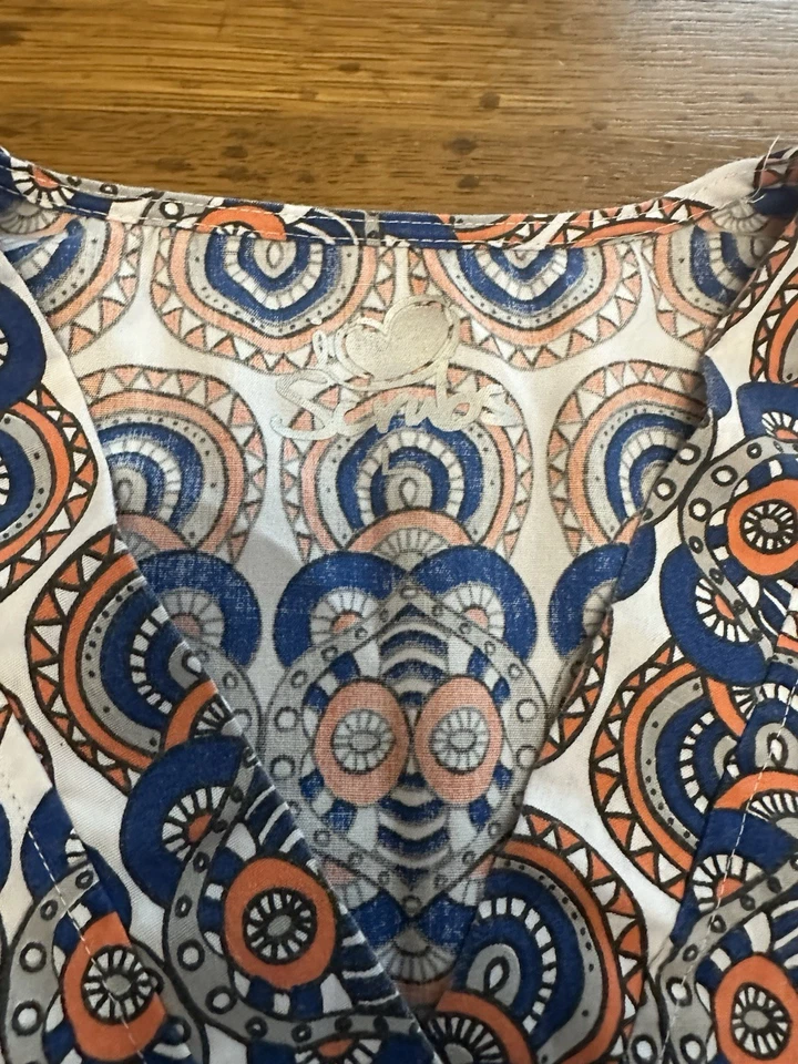 Lot of 3 Women's Scrubs Tops Bundle Size Large Patterned Various Brands - Image 3 of 4