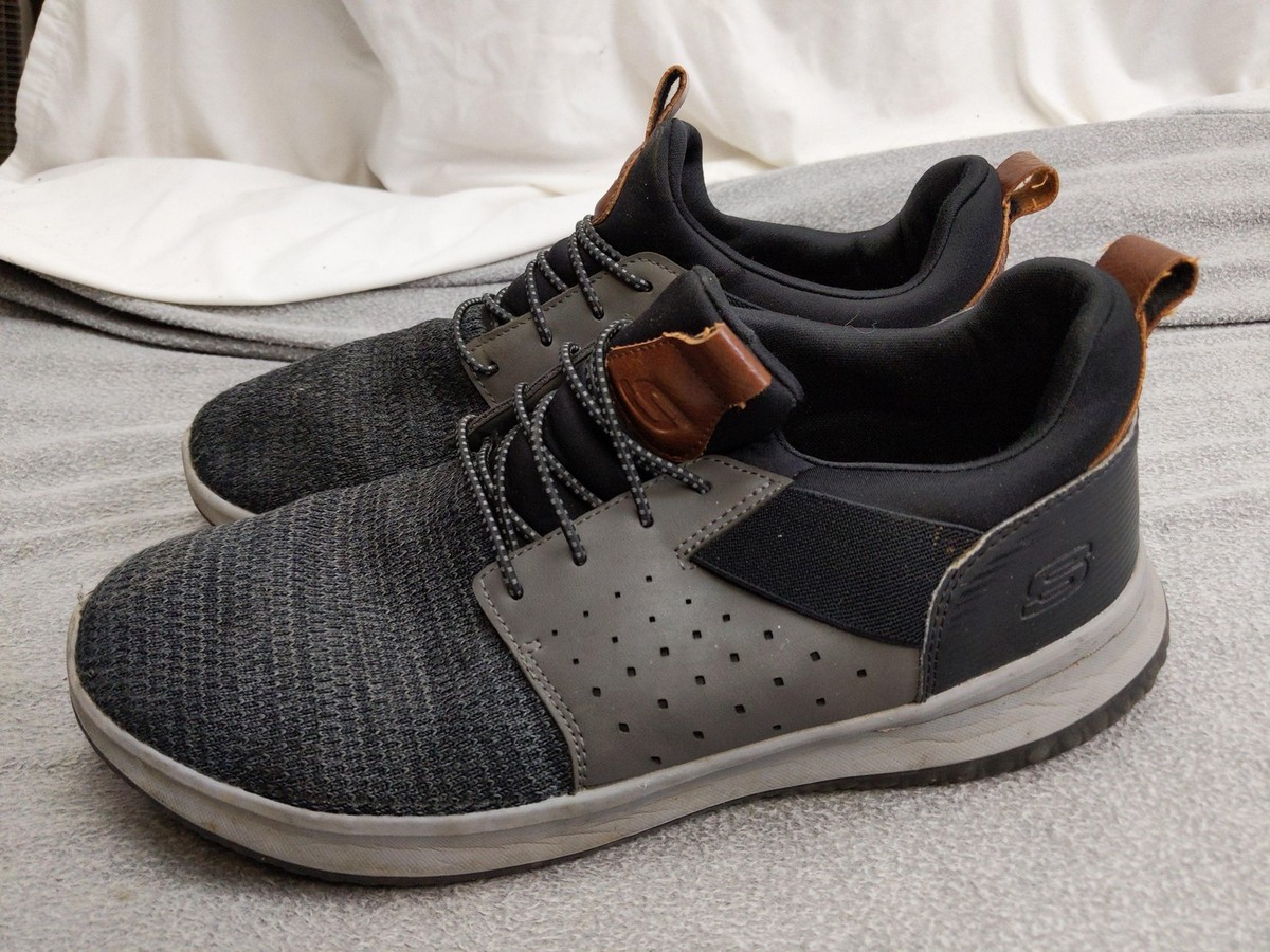 ユウ Skechers Classic Fit Shoes Mens Size 10.5 Air Cooled Memory Foam