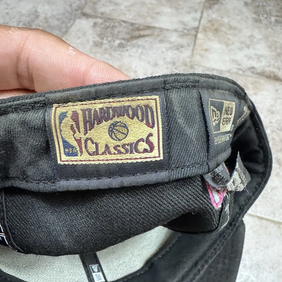 Gorra Miami Heat negra ajustada New Era neón Vice City 7 3/8 HWC NBA rosa verde azulado Foto 4 de 4