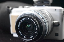  US Duty Paid Olympus Pen Lite E-PL5 White Mirrorless Digital Camera 9251