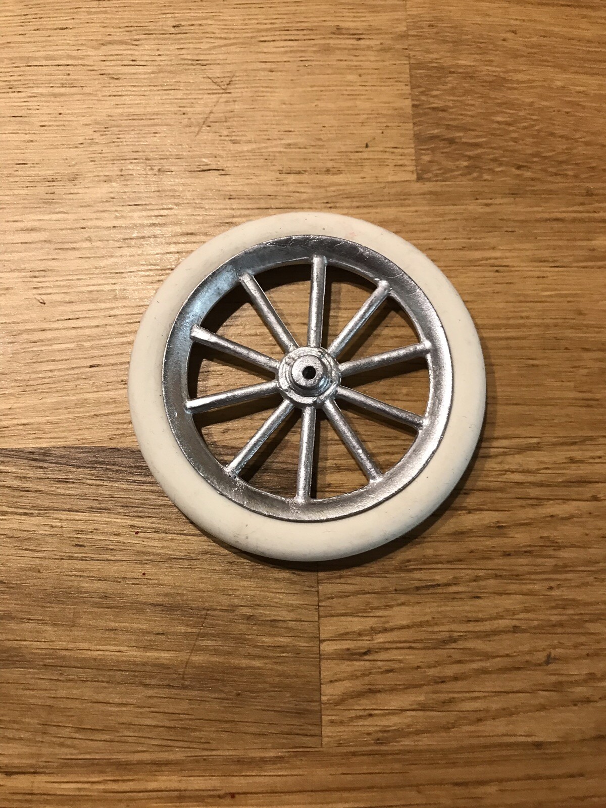 Roue de voiture jouet en tôle de 22cm avec jante 54mm et 10 barreaux fins