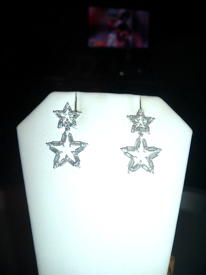 银色悬垂长方形水晶双开星贝西·约翰逊穿孔耳环 — 第 2/4 张图片