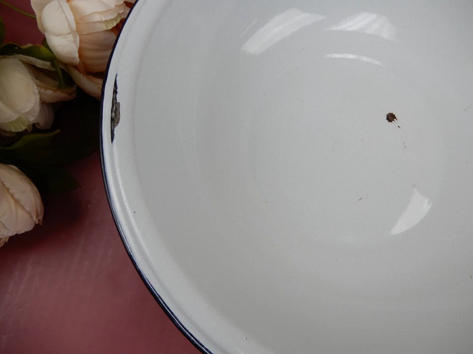 Enamelware Wash Basin Farmhouse Decor White with Black Rim and Hole for Hanging - Image 3 of 4