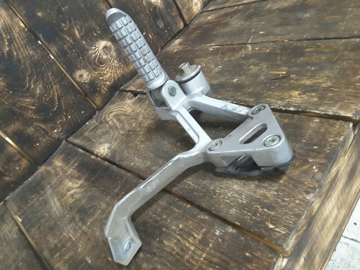 94 KAWASAKI ZX 600 LEFT REAR PASSENGER FOOT PEG WITH BRACKET