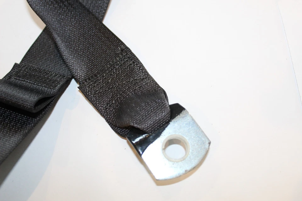 Retractor de cinturón de seguridad exterior trasero, diestro o derecho 2019-2021 Dodge Ram 2500 3500 negro Foto 3 de 4