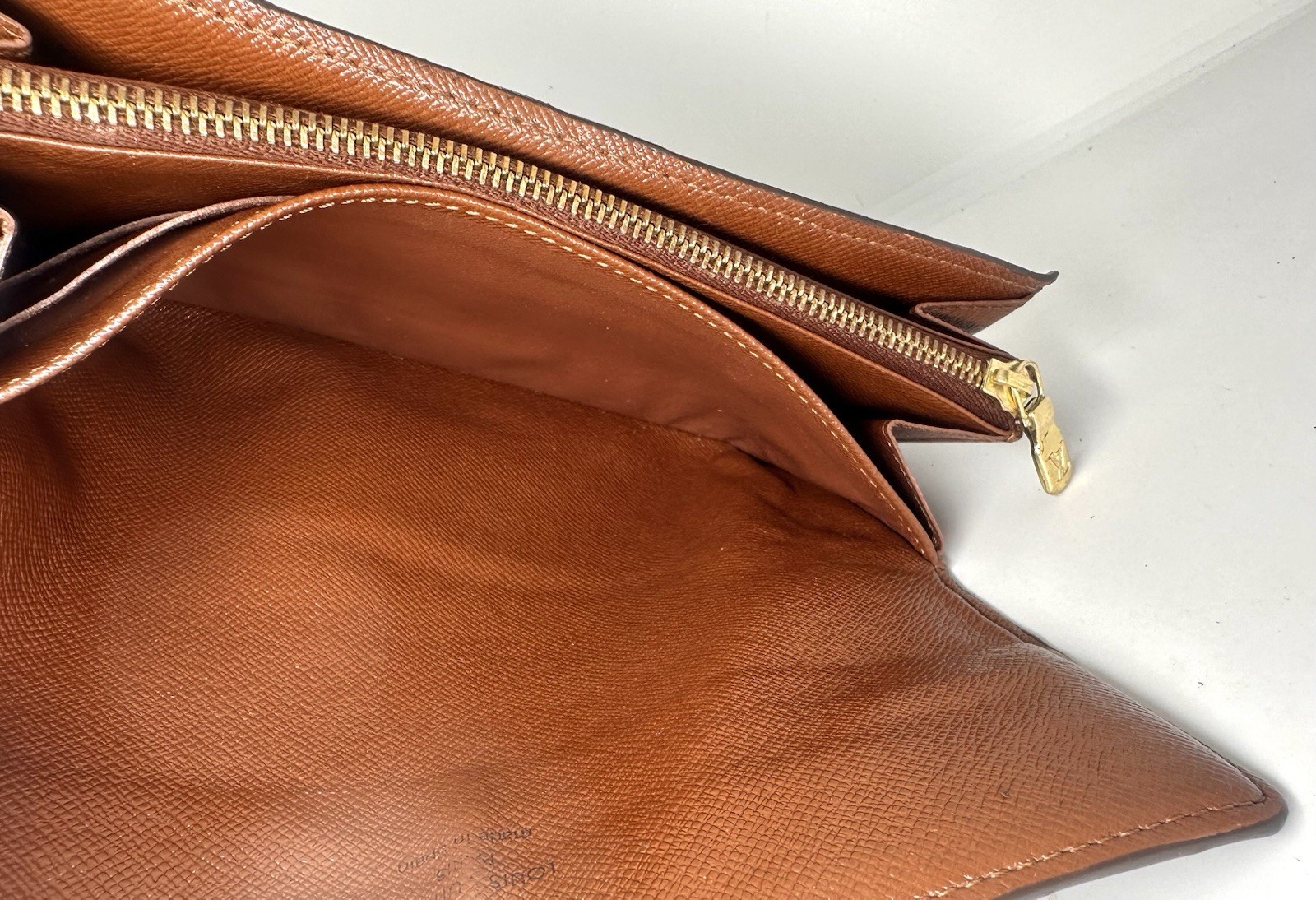 Good Condition Authentic Louis Vuitton Monogram S… - image 10