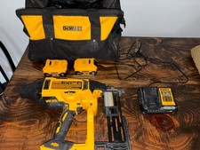 DEWALT DCFS950B 20V MAX XR 9GA Fencing Stapler Cordless,Used Excellent condition