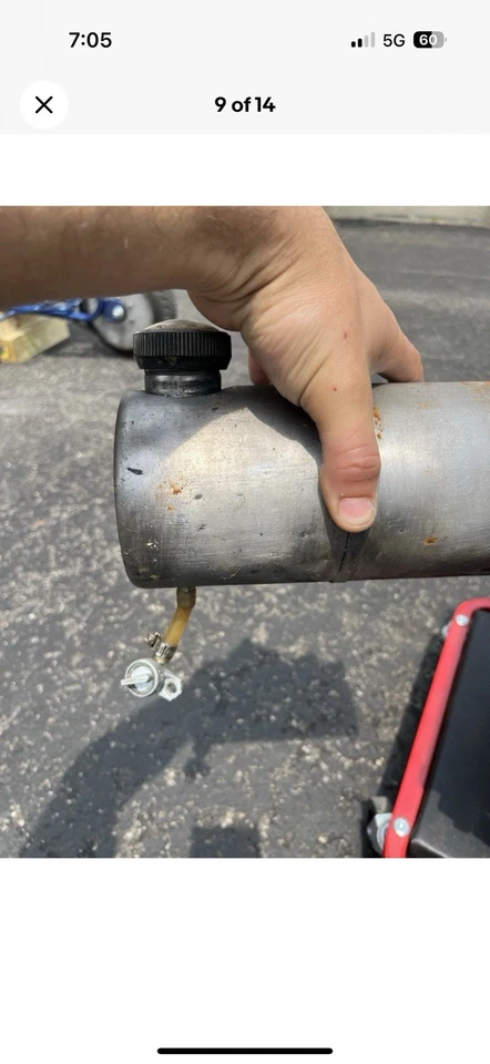 Tanque de gasolina minibike vintage con medidor en tapa y pavo real Foto 2 de 4