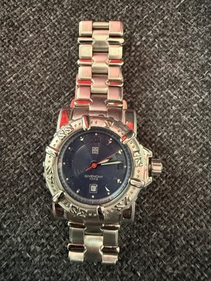 Elegante Givenchy Newport Uhr   Edelstahl   Top Zustand