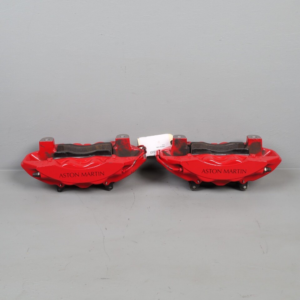 Aston Martin DB11 Volante 2019-2023 Rear Brembo brake calipers with pads Set Red