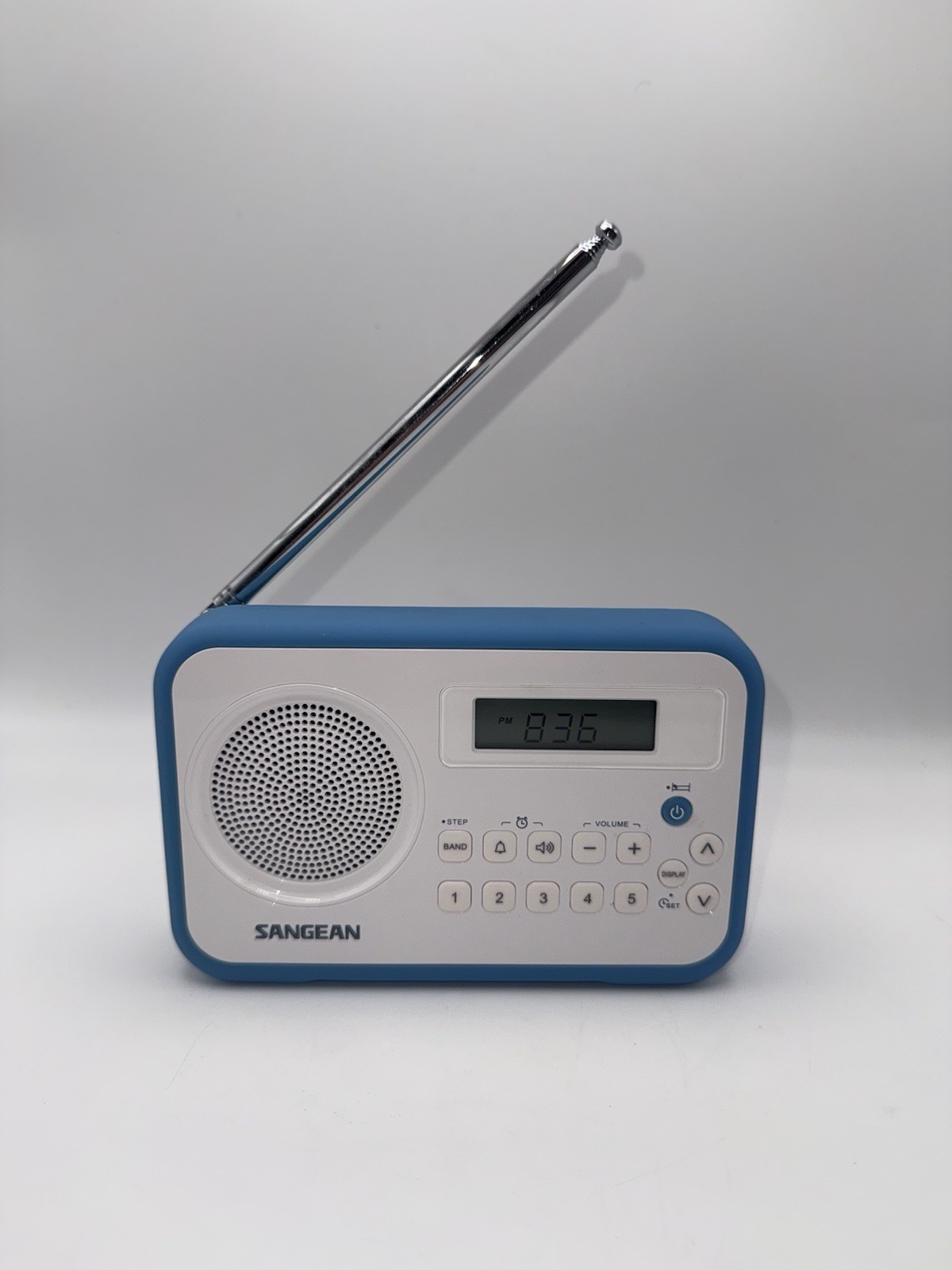 Sangean PR-D18 AM/FM/Portable Digital Radio White / Blue TES