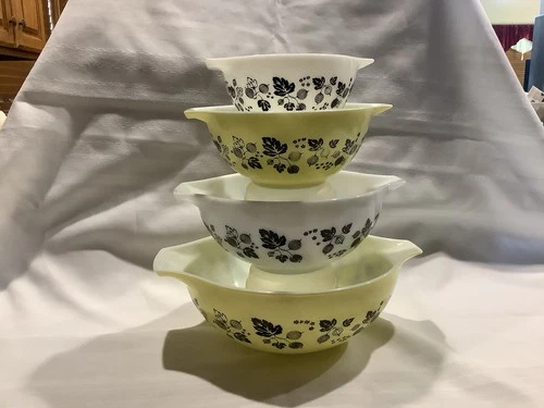 Pyrex Complete Gooseberry Yellow & White Cinderella Nesting Bowl Set 441-444