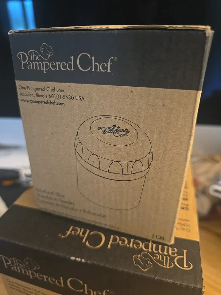 Pampered Chef Manual Food Processor 2581 + 1136 Spiral and Slice - Both New - Image 3 of 3