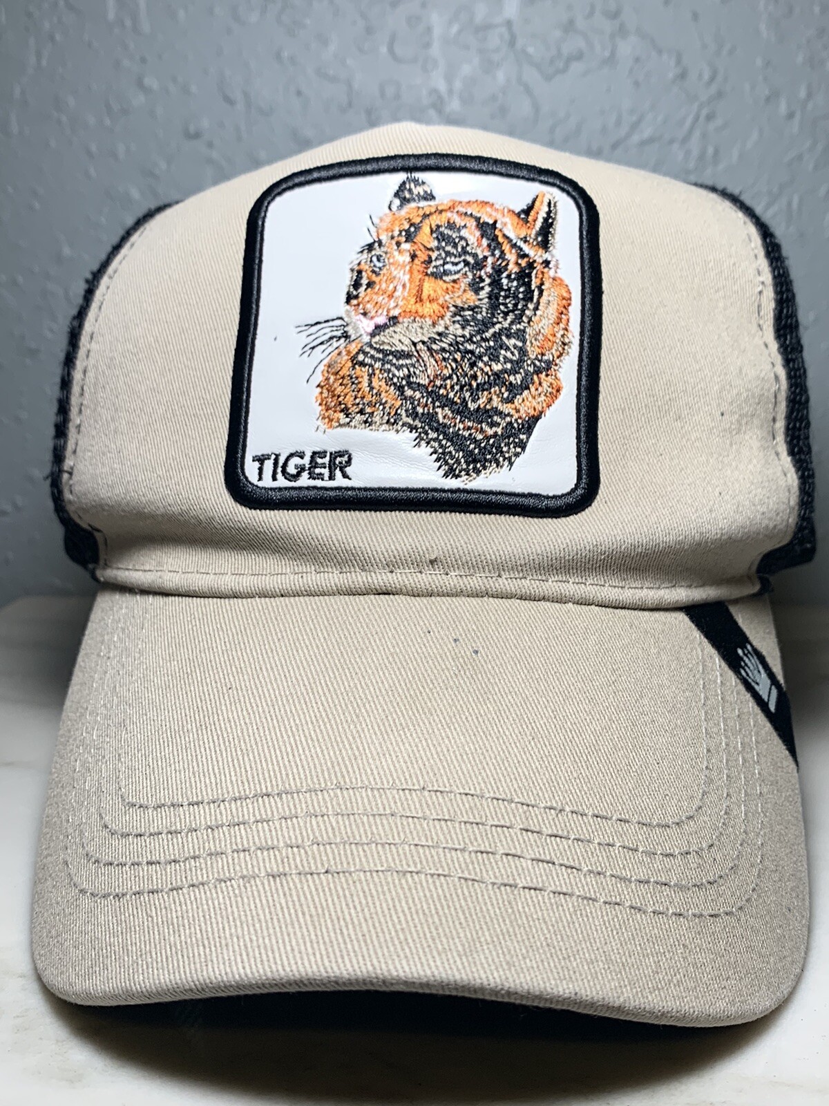 Tiger Patch Beige & Black Adjustable Snapback Mes… - image 1