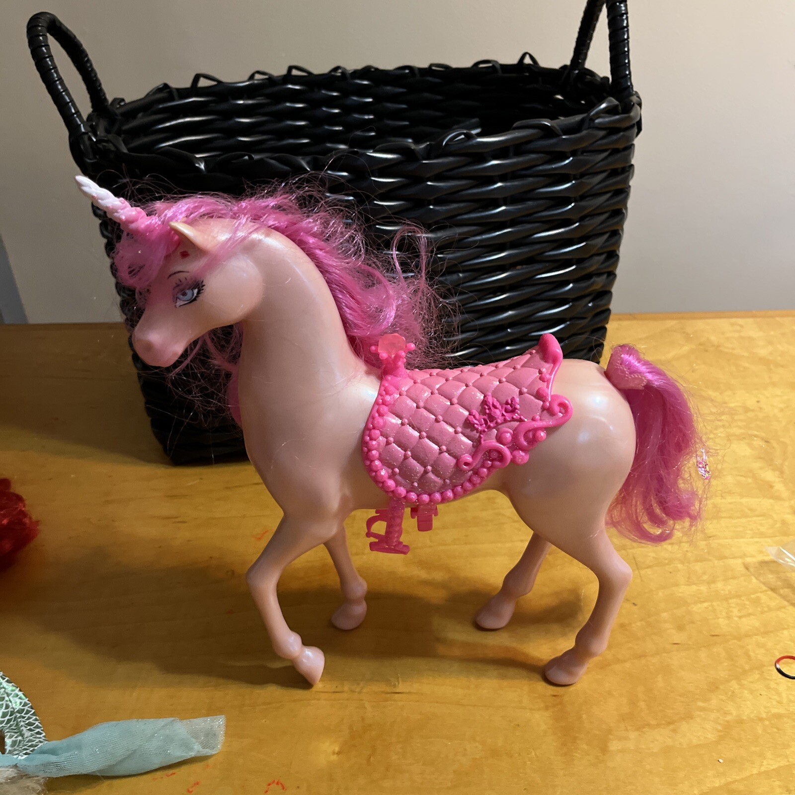 BARBIE PINK UNICORN WITH HAIR YOU CAN COMB ee1