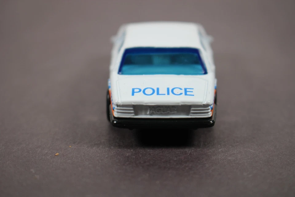 Vintage Matchbox 1991 Jaguar XJ6 Police Car 1:64 LQQK - Image 4 of 4