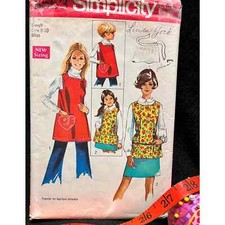 Simplicity 8563 Perfect Apron Vintage Pattern Does include Transfers Appliques