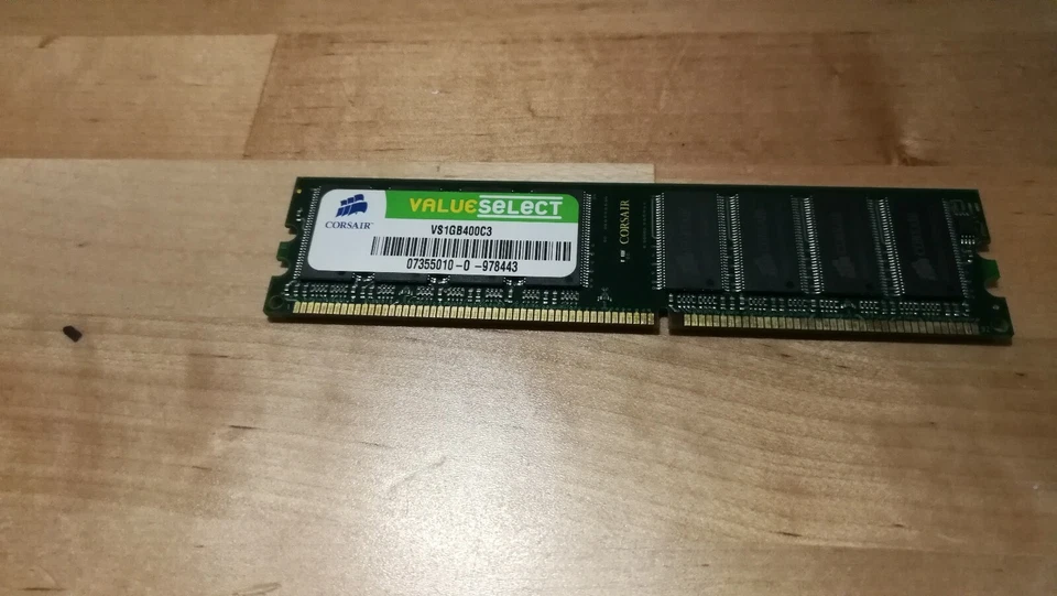 Corsair Value Select 1GB DDR-400 PC3200 CL3 RAM VS1GB400C3  - Image 2 of 4