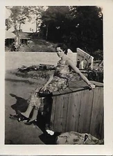 ANTIQUE PHOTO Original BLACK AND WHITE Snapshot EARLY 20th CENTURY WOMAN 26 69 K