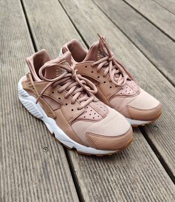 Nike Wmns Air Huarache RunDusted Clay/ White-Gum Yellow Größe: 38
