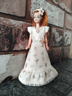 Handgefertigtes Maxikleid für Pippa Tammy Dawn Sprig Stoff Haarschmuck keine Puppe