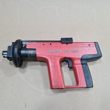 Pistola per unghie Hilti DX450 con accessori e custodia per il trasporto. 