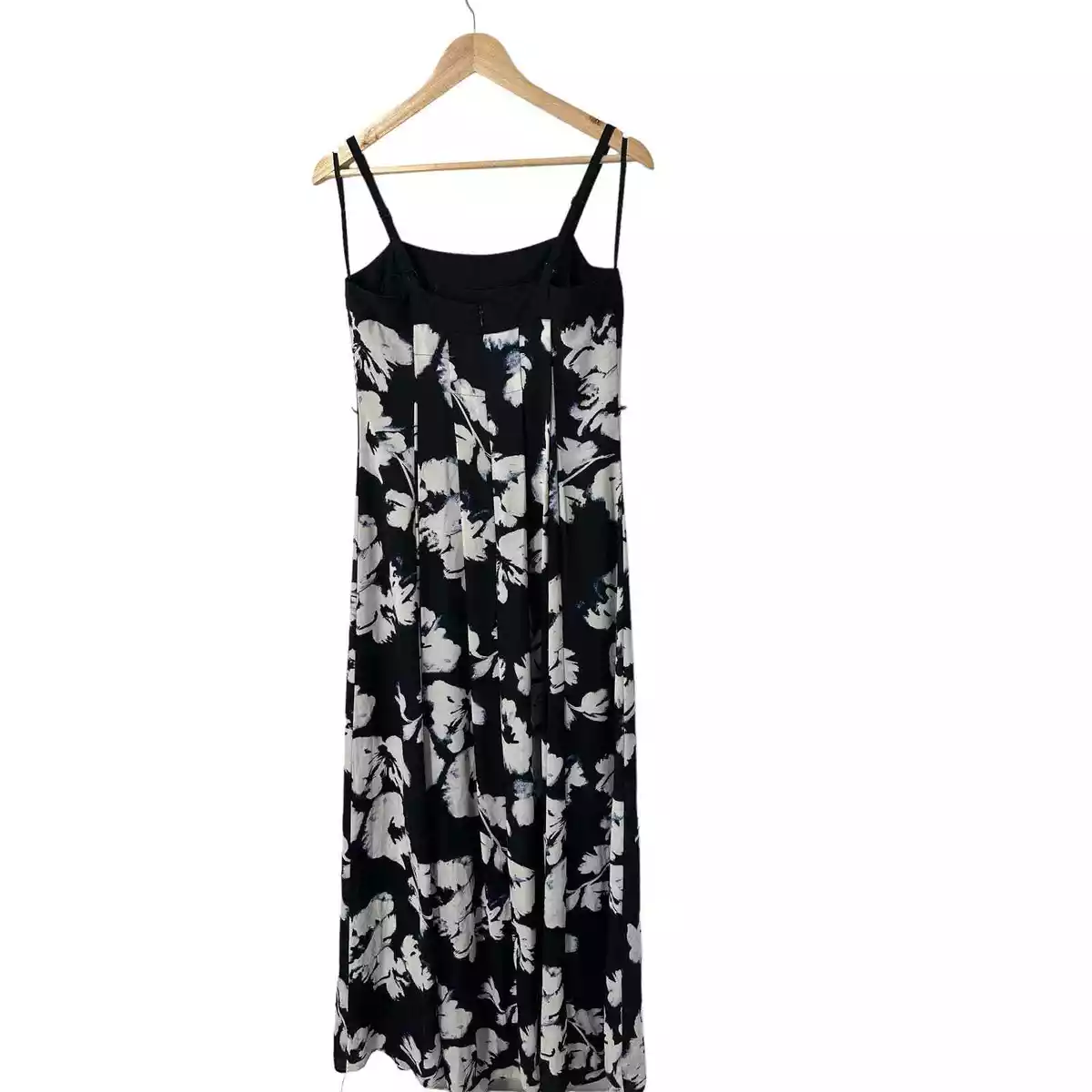 White house black market black hotsell floral dress