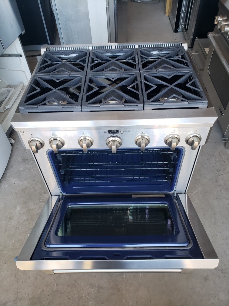 2014 GE Monogram 36" dual fuel (nat/240V) convection range ZDP366NPSS