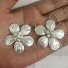 mother of pearl white shell flower danlge earrings