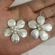 mother of pearl white shell flower danlge earrings