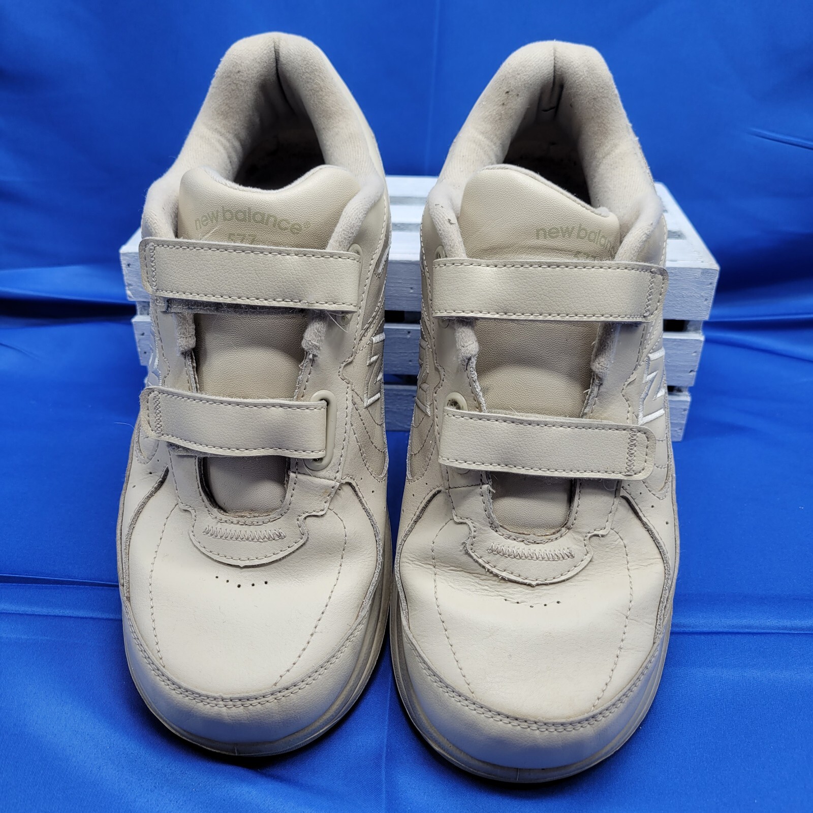 New Balance 577 Beige Leather Walking Shoe with Easy … Gem